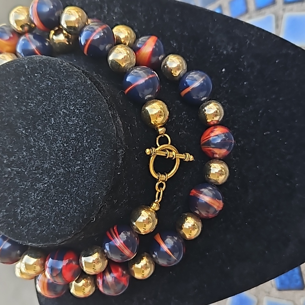 Red Black Lucite Goldtone Beaded Necklace.
